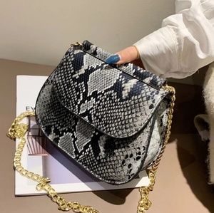 Snake Shoulder Bag Chain Messenger Bag Black